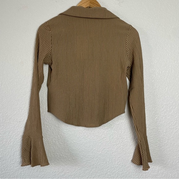 NWT Commense Collared Button Up Ribbed Shirt Bell Sleeves Size Medium - Picture 2 of 8